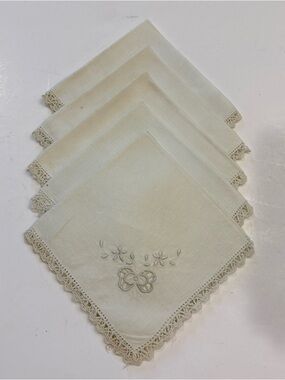 Set Of 5 Vintage Linen Dinner Napkins with Delicate Crocheted Edging 16” Square